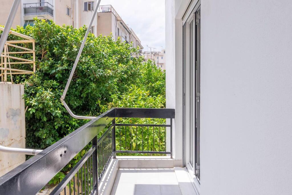Alimos Sun-Filled Apartment Athén Kültér fotó